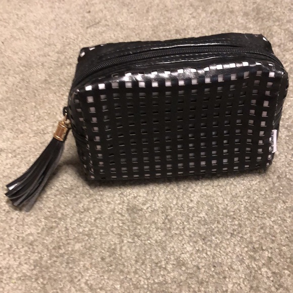 🌟5/$25!🌟 EUC Cosmetic Bag with Tassel Zipper - Picture 4 of 9